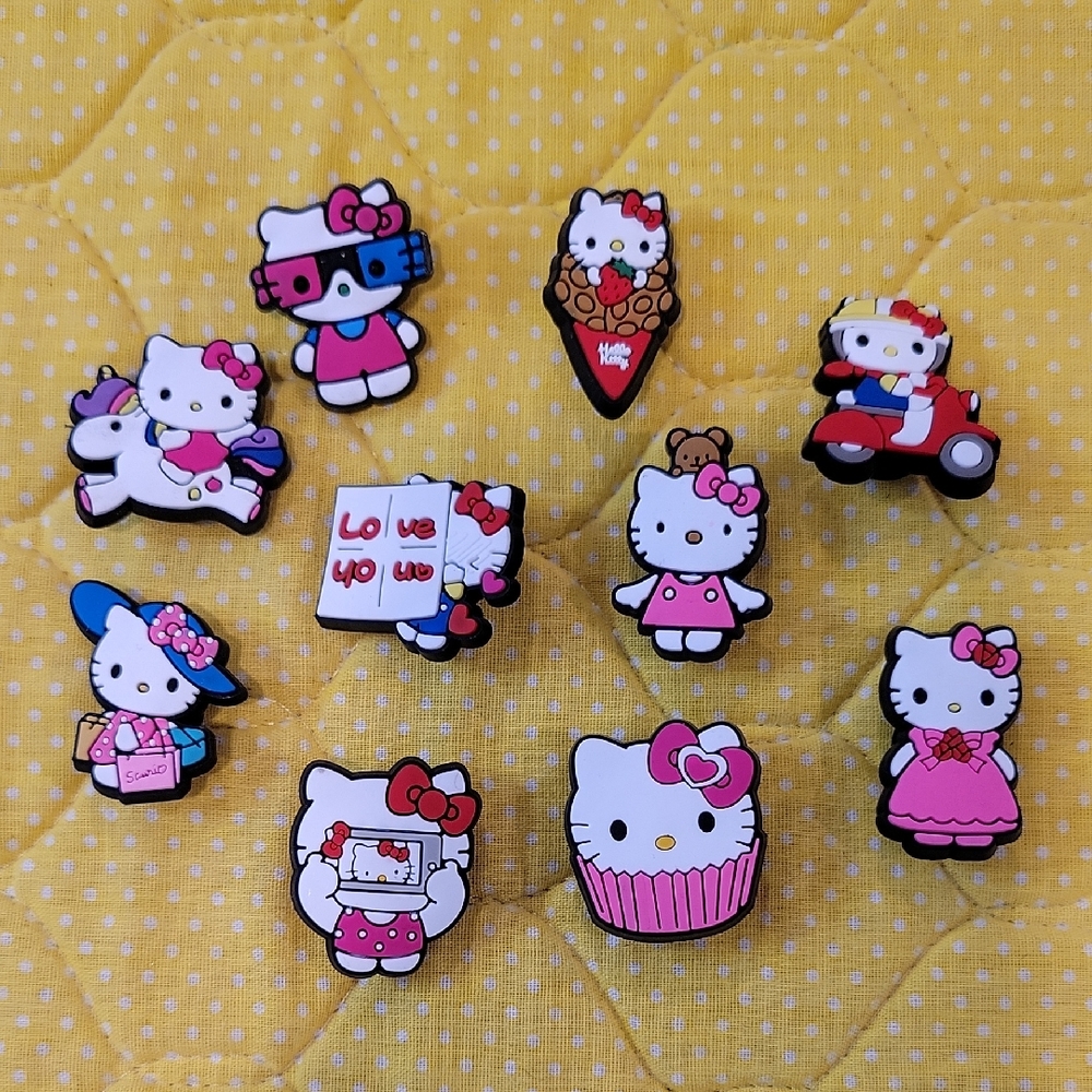 Hello Kitty, 10 Count Set, Croc "Jibbet" Charms